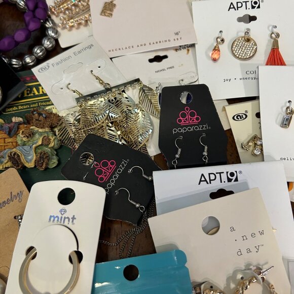 70-Piece Costume Jewelry Lot Charms Necklaces, Earrings Brooches Barrettes - Picture 12 of 16